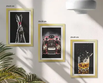 Triptyk med ram motiv med kvinnliga ben, en ros, en gammal bil och ett glas whisky