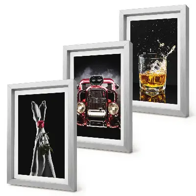 Triptyk med ram motiv med kvinnliga ben, en ros, en gammal bil och ett glas whisky