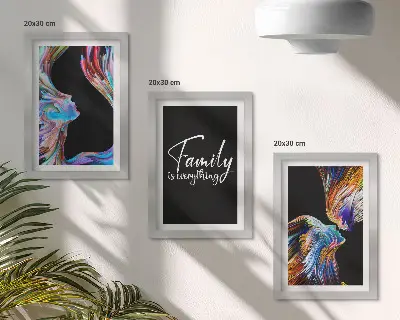 Triptyk med ram porträtt av människor med färgglada mönster och text om familjen