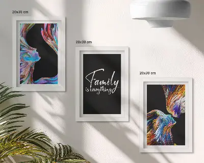 Triptyk med ram porträtt av människor med färgglada mönster och text om familjen