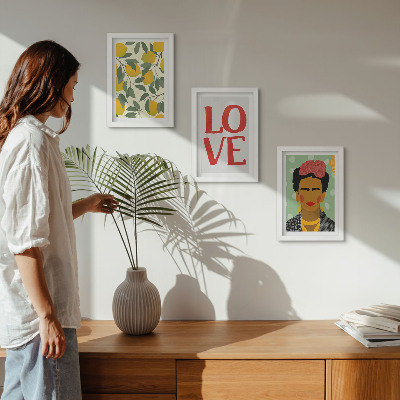 Triptyk tavla med ram Citroner med inskriptionen LOVE målat porträtt av Frida Kahlo