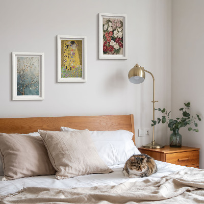 Tavelvägg med 3 tavlor Blommor och träd i målningsstilen Kyssen av Gustav Klimt