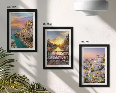 Triptyk med ram tavla föreställande havsutsikt med solnedgång och stad