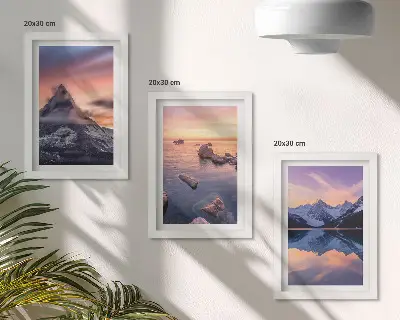 Triptyk med landskap tavla med ram föreställande berg, sjöar och solnedgångar