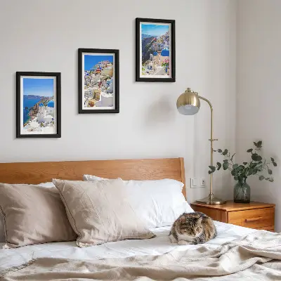 Posterpaket landskapsarkitektur med utsikt över staden Oia på Santorini i Grekland