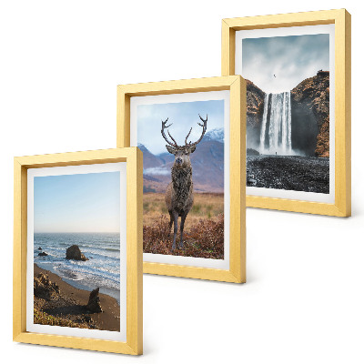 Triptyk tavla med ram Bergslandskap med ett vattenfall, en hjort och en strand