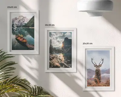Triptyk tavla med ram bergsjömotiv med båt, solnedgång och hjort i naturen
