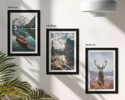 Triptyk tavla med ram bergsjömotiv med båt, solnedgång och hjort i naturen