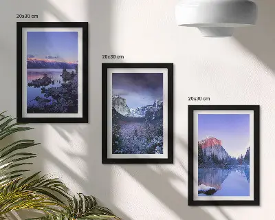Posterpaket bergslandskap i skymningen med utsikt över vattnet