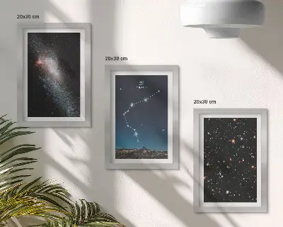 Triptyk tavla med ram med motiv av galax, rymd och stjärntecknet Vattumannen