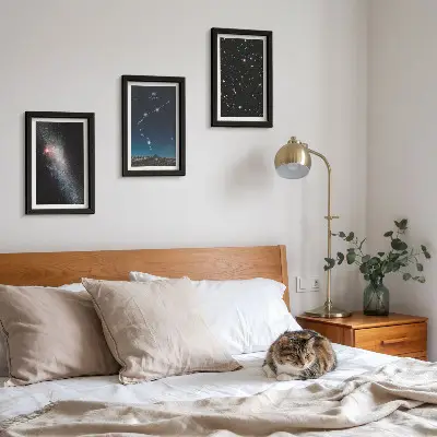 Triptyk tavla med ram med motiv av galax, rymd och stjärntecknet Vattumannen