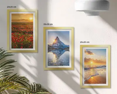 Triptyk tavla med ram med motiv av berg och kustlandskap i solnedgång