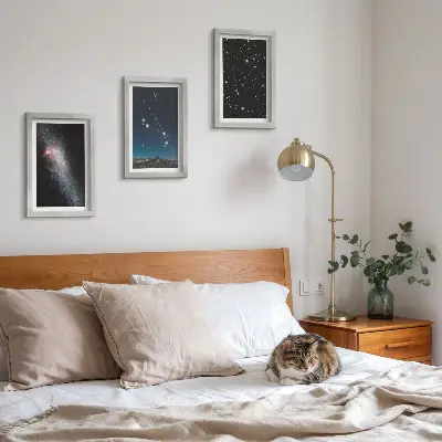 Tavelvägg med 3 tavlor med kosmiska landskap av galaxer och Vädurens stjärnbilder