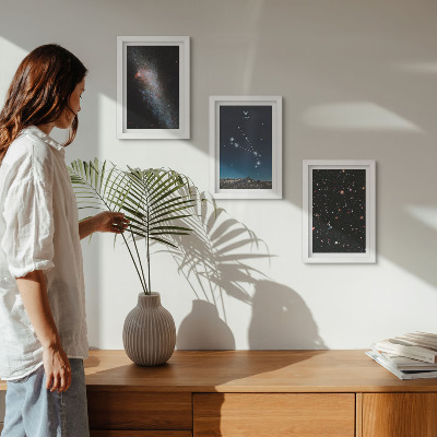 Tavelvägg med 3 tavlor Kosmiska landskap av galaxer och stjärnbilderna i Vädurens zodiak
