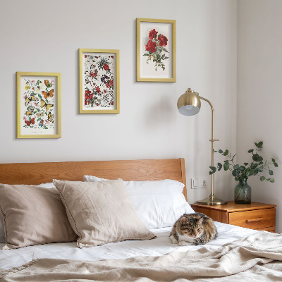 Tavelvägg med 3 tavlor Fjärilar, blommor och röda rosor i klassisk stil