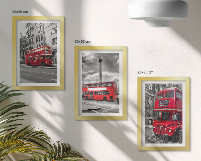 Tavelvägg med 3 tavlor Röda bussar i Londons urbana landskap
