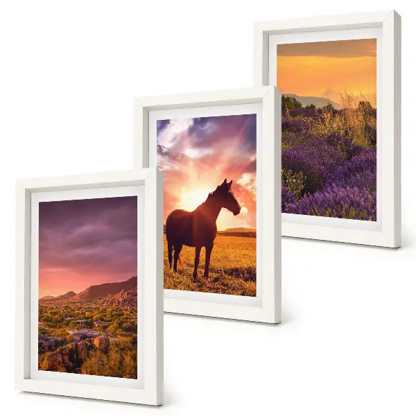 Triptyk med bergslandskap, hästar och lavendelfält tavla med ram