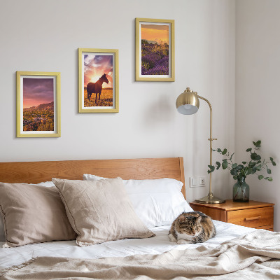 Triptyk tavla med ram Bergslandskap med hästar och lavendelfält