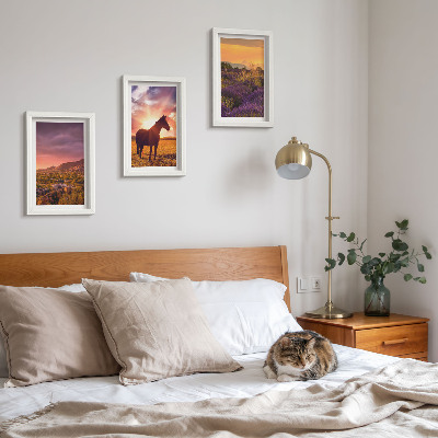 Triptyk tavla med ram Bergslandskap med hästar och lavendelfält