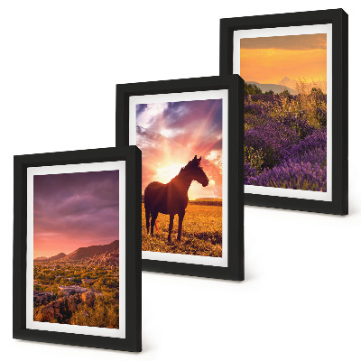 Triptyk tavla med ram Bergslandskap med hästar och lavendelfält