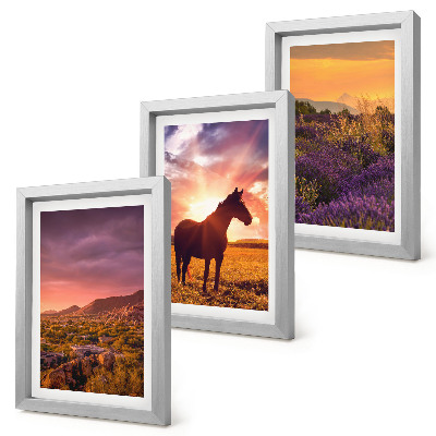 Triptyk tavla med ram Bergslandskap med hästar och lavendelfält
