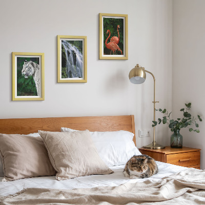 Triptyk tavla med ram Tigervattenfall och rosa flamingos i naturen