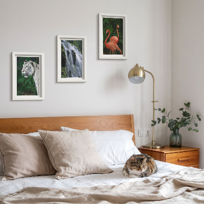 Triptyk tavla med ram Tigervattenfall och rosa flamingos i naturen