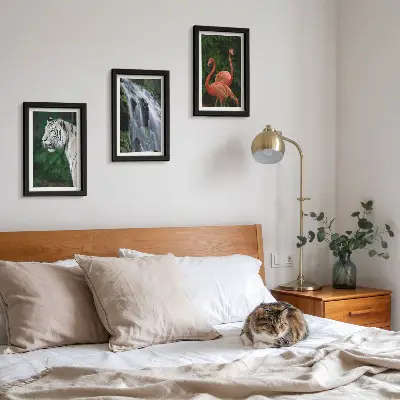 Triptyk tavla med ram med motiv av tigervattenfall och rosa flamingos i naturen