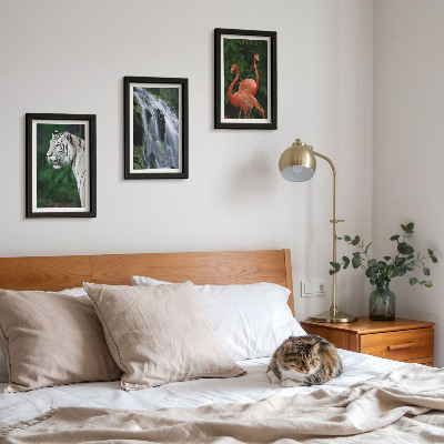 Triptyk tavla med ram Tigervattenfall och rosa flamingos i naturen
