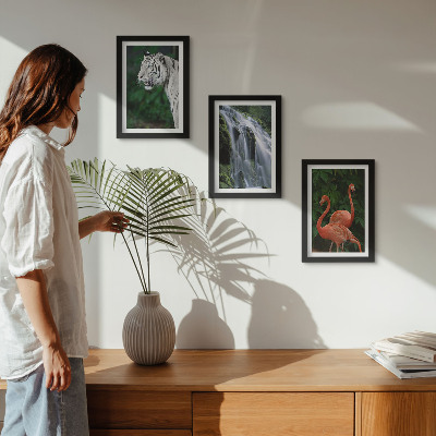 Triptyk tavla med ram Tigervattenfall och rosa flamingos i naturen