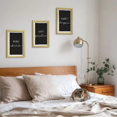 Triptyk tavla med ram med eleganta motiverande slagord på svart bakgrund