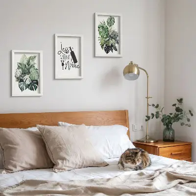 Tavelvägg med tre motiv växtlöv i gröna nyanser med vintema