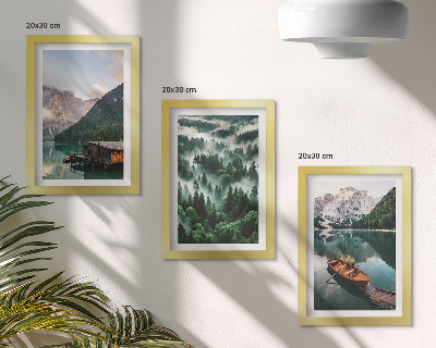 Posterpaket Berglandskap med en sjö, en båt och en skog i dimman