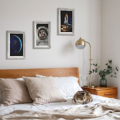 Tavelvägg med 3 tavlor Rymdvyer med jorden, astronaut och raket