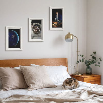 Tavelvägg med 3 tavlor Rymdvyer med jorden, astronaut och raket