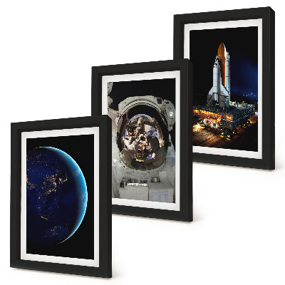 Tavelvägg med 3 tavlor Rymdvyer med jorden, astronaut och raket