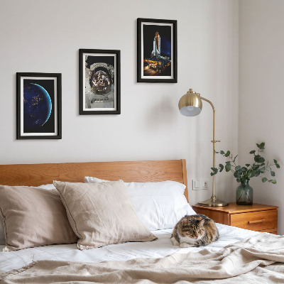 Tavelvägg med 3 tavlor Rymdvyer med jorden, astronaut och raket