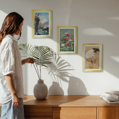 Tavelvägg med 3 tavlor Berg i landskapet, flod, blommor och tranor i gräset
