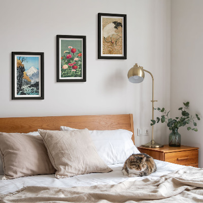 Tavelvägg med 3 tavlor Berg i landskapet, flod, blommor och tranor i gräset