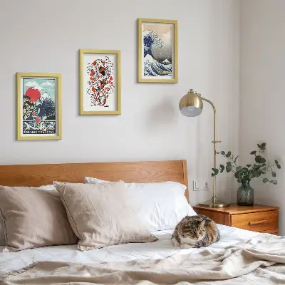 Triptyk med ram tavlor med motiv av fiskberg och den stora vågen utanför Kanagawa i japansk stil