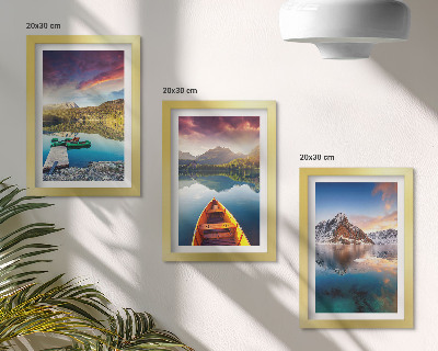 Triptyk tavla med ram Lugna sjöar med bergslandskap och en båt