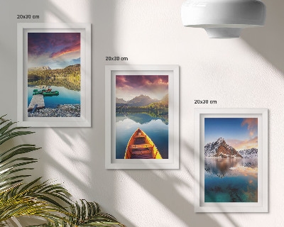 Triptyk tavla med ram Lugna sjöar med bergslandskap och en båt