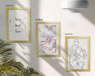 Tavelvägg med 3 tavlor med blommor och familjemotiv i minimalistisk design