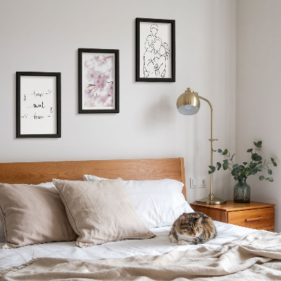 Tavelvägg med 3 tavlor Blommor och familj i minimalistisk design