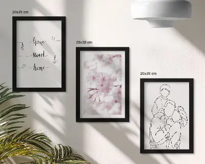 Tavelvägg med 3 tavlor med blommor och familjemotiv i minimalistisk design