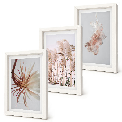 Posterpaket Blommor och gräs mot en ljus bakgrund i en harmonisk uppsättning