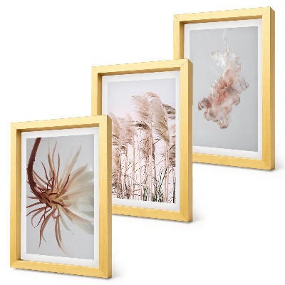 Posterpaket Blommor och gräs mot en ljus bakgrund i en harmonisk uppsättning