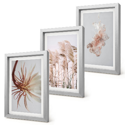 Posterpaket Blommor och gräs mot en ljus bakgrund i en harmonisk uppsättning