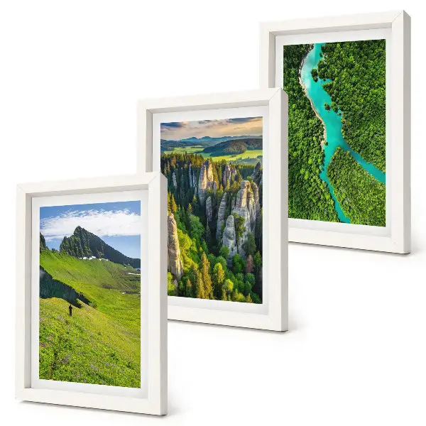 Triptyk tavla med ram gröna bergslandskap med flod och klippor