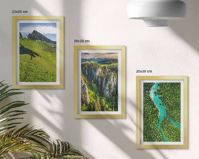 Triptyk tavla med ram Gröna bergslandskap med en flod och klippor